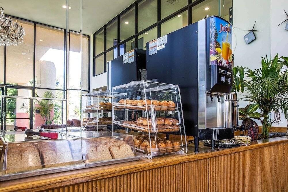 Фото Baymont by Wyndham Ontario