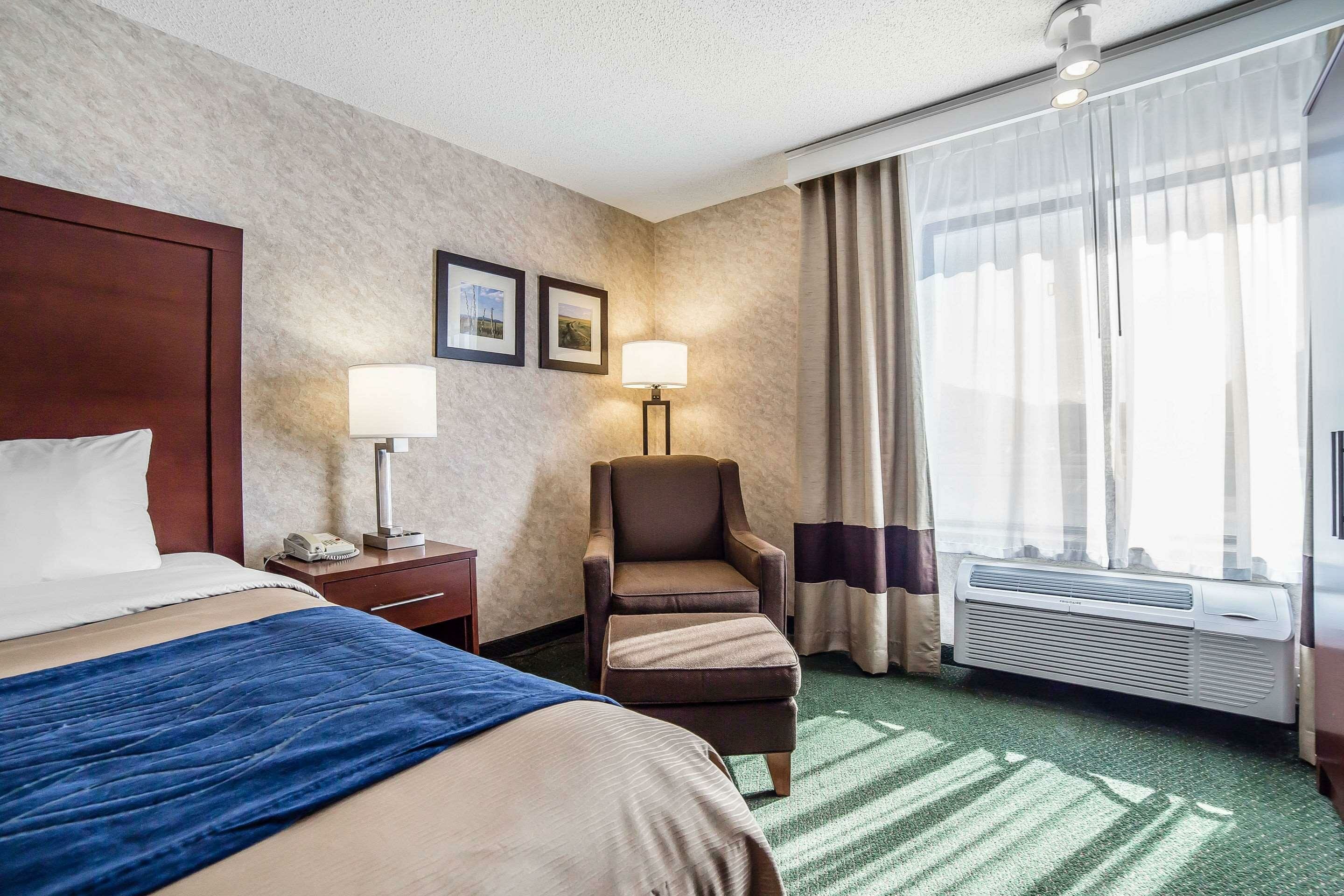 Фото Yellowstone River Inn & Suites