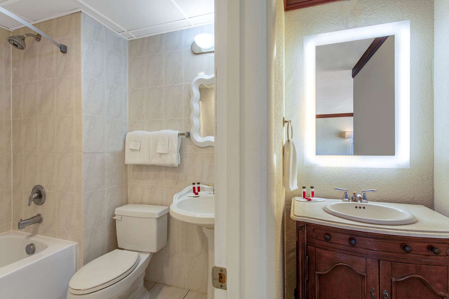 Фото Days Inn by Wyndham Ocean City Oceanfront