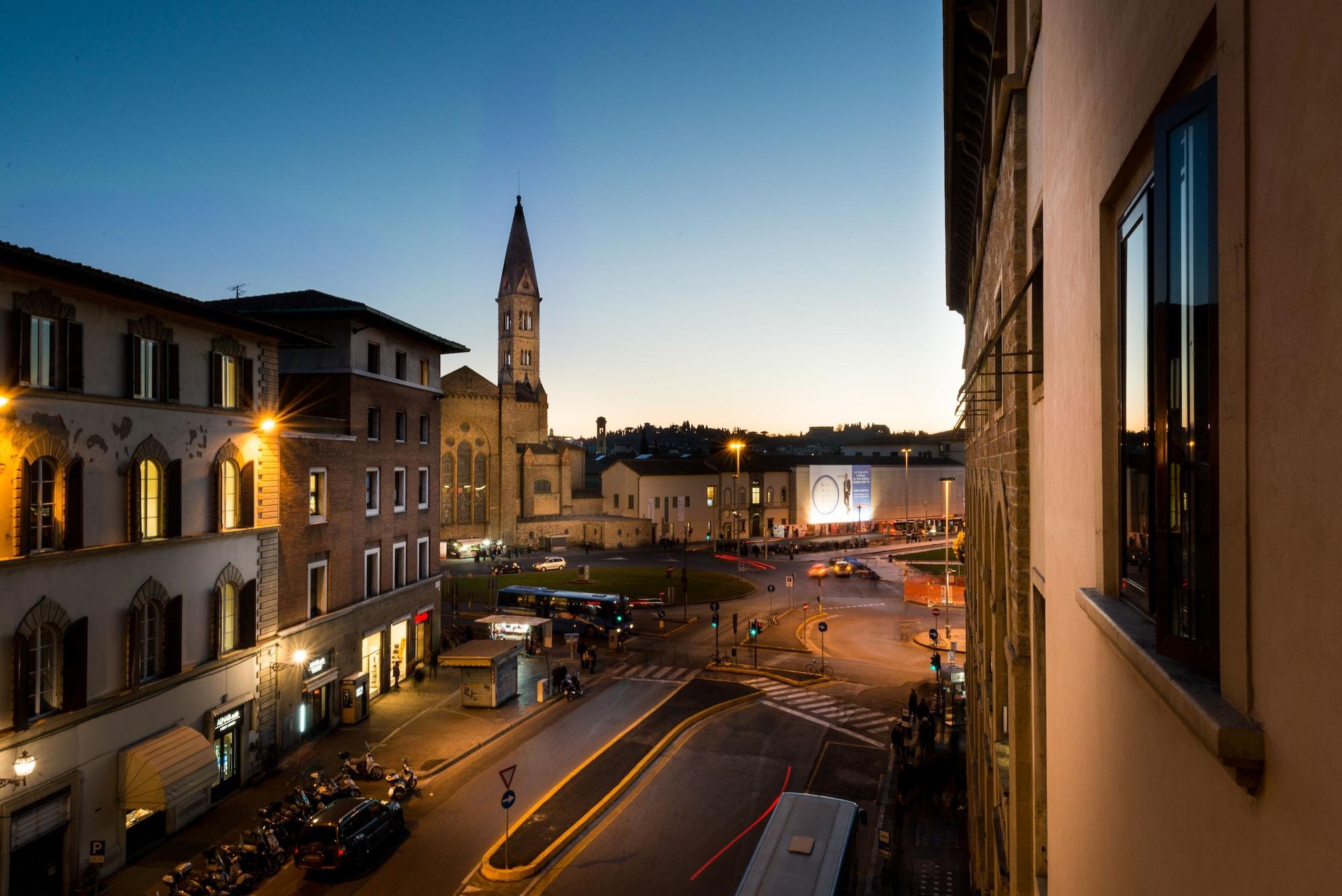 Фото отеля 1