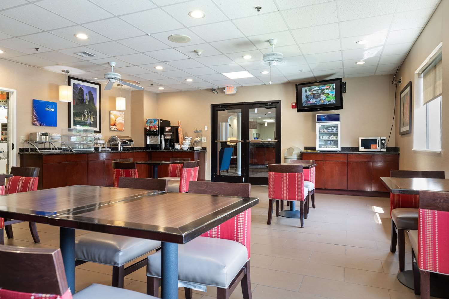 Фото Comfort Suites Lombard - Addison