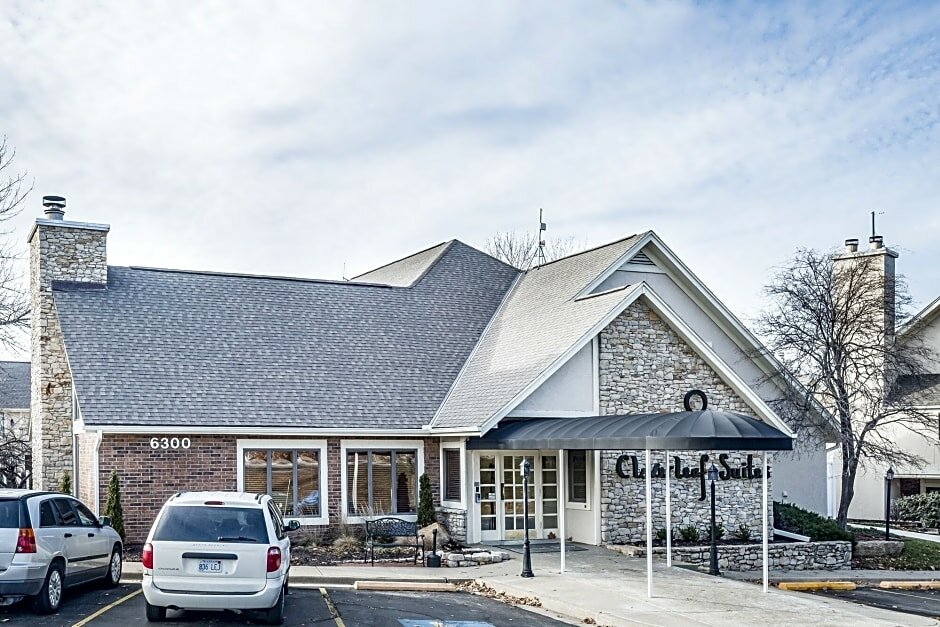 Фото Cloverleaf Suites Kansas City - Overland Park