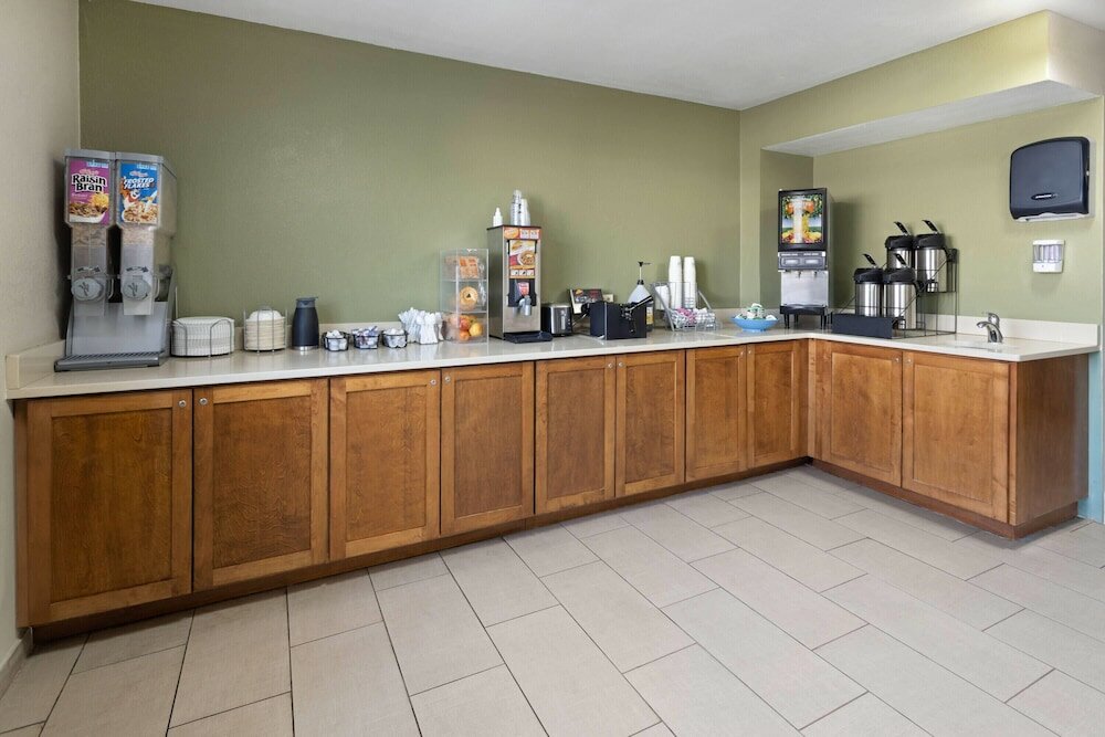 Фото Super 8 by Wyndham Richmond Midlothian Turnpike