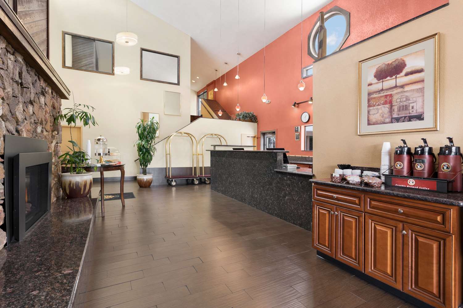 Фото Days Hotel by Wyndham Flagstaff