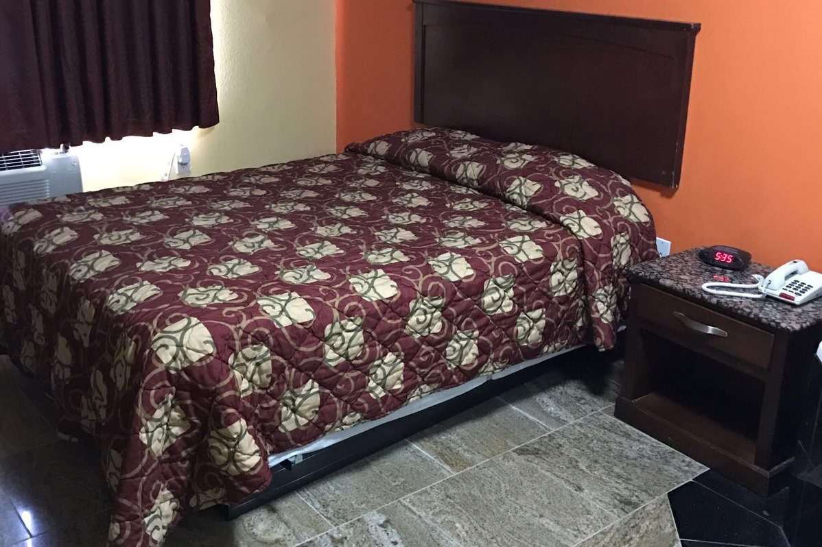 Фото Travelodge by Wyndham Avenel Woodbridge