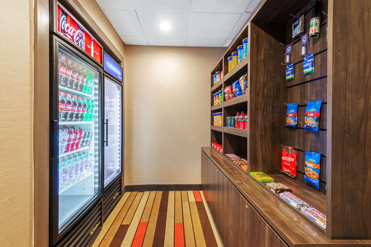 Фото La Quinta Inn & Suites by Wyndham Jamestown