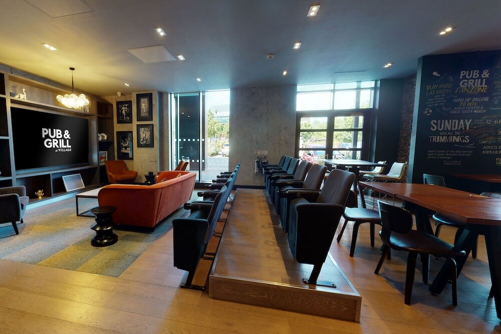 Фото Village Hotel Leeds South