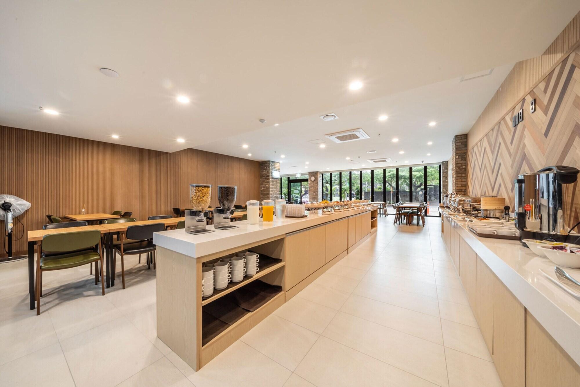 Фото Aroomi Hotel