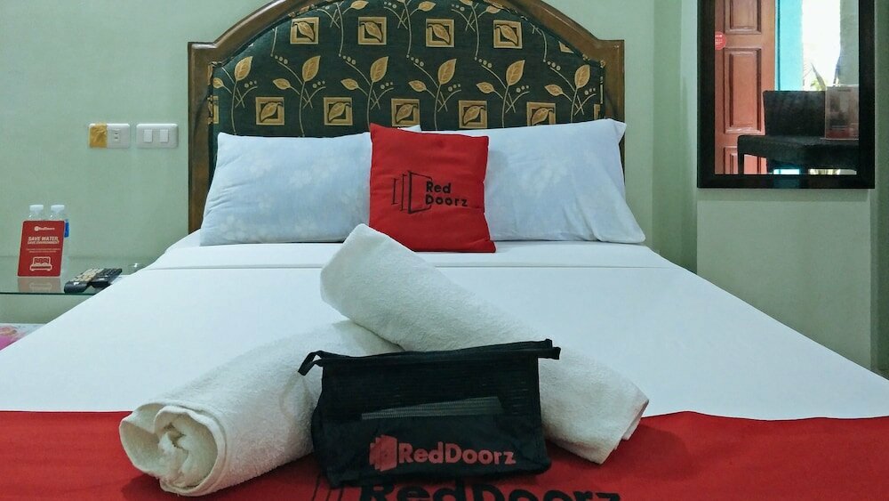 Hotel RedDoorz @ Bankal Lapulapu, Province of Cebu, photo
