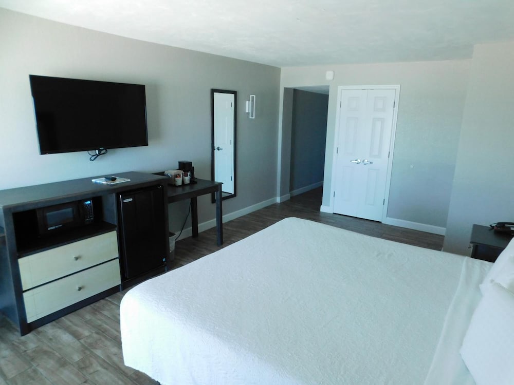 Фото Boardwalk Inn and Suites