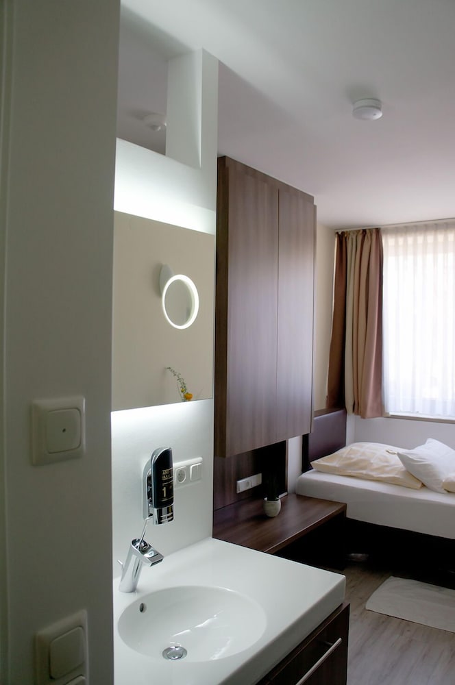 Фото Hotel-Restaurant Kastanienhof Lauingen