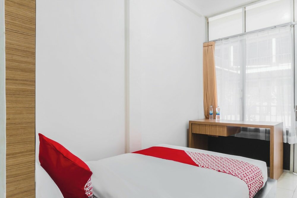 Фото Oyo 617 Sukaraja Residence Syariah