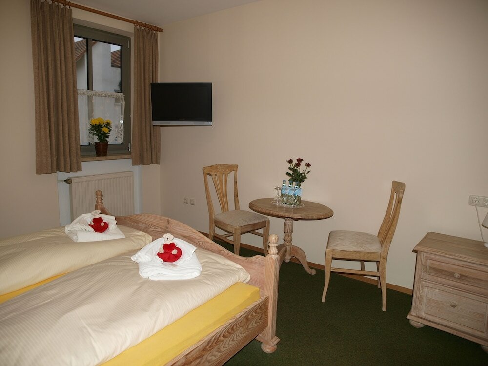 Фото Hotel-Restaurant Kastanienhof Lauingen