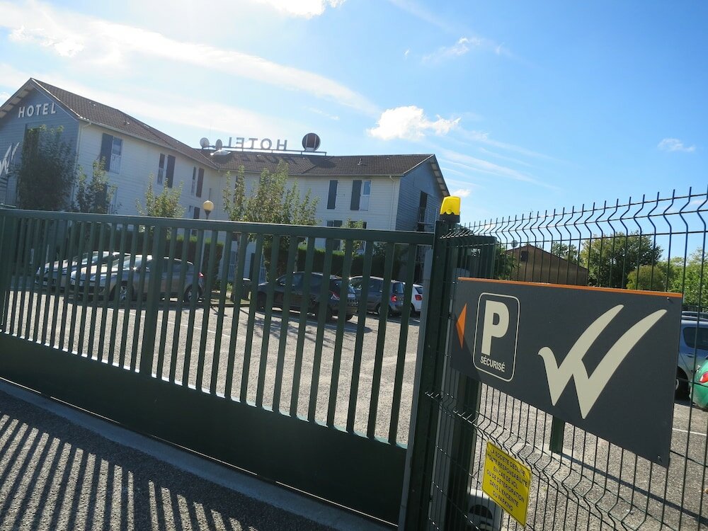 Фото Wood Inn Hôtel Aéroport Bordeaux-Mérignac