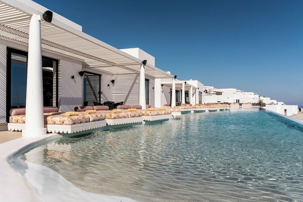 Фото Cresanto Luxury Suites