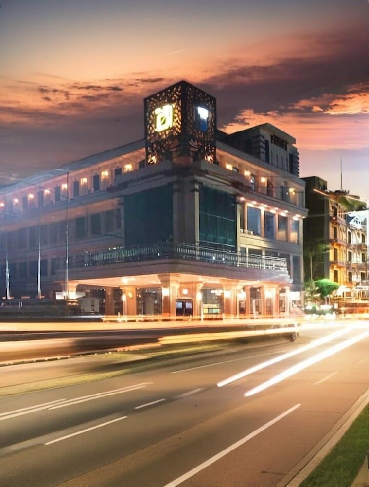 Фото отеля 1