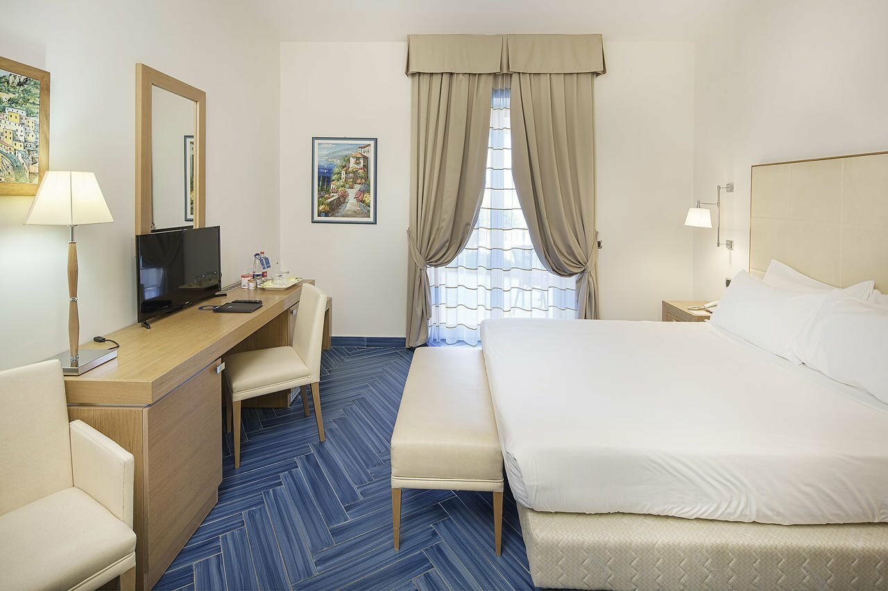 Фото отеля 2