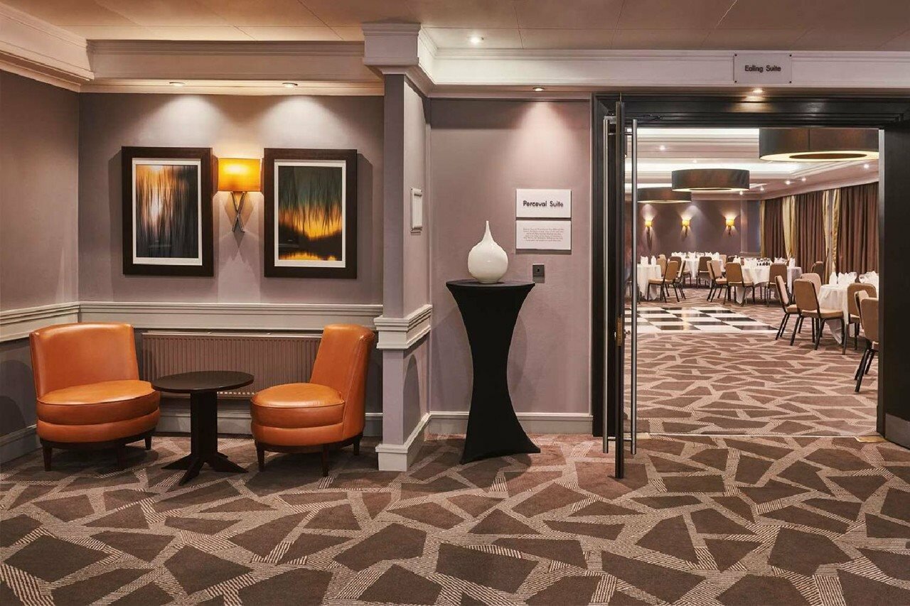 Фото DoubleTree by Hilton Hotel London - Ealing
