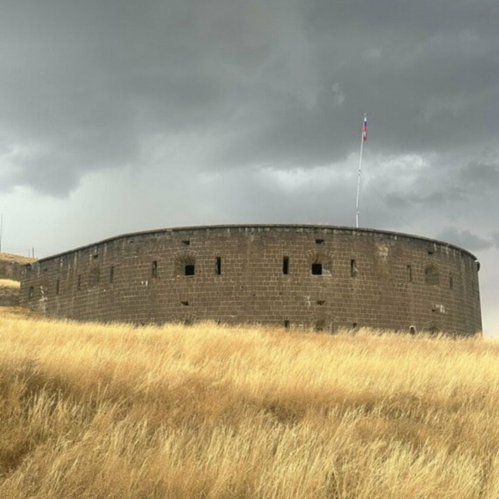 Landmark, attraction Payt Fortress, Gyumri, photo
