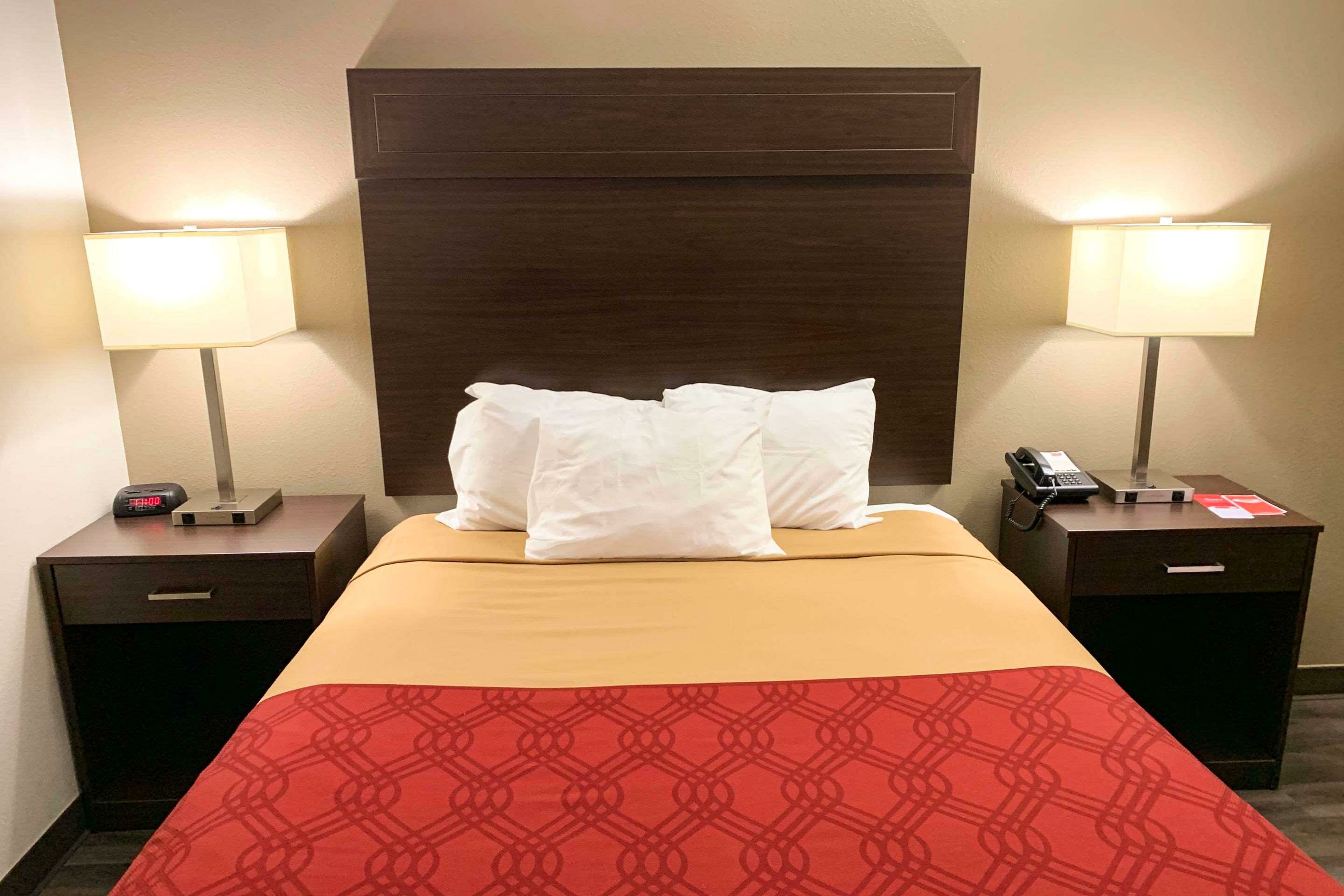 Фото Econo Lodge Portland City Center