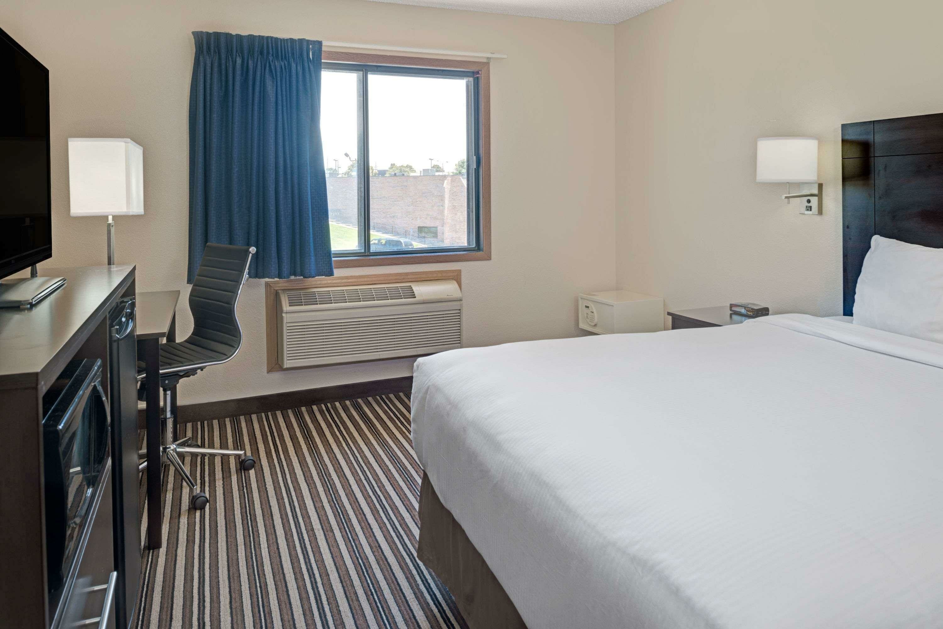 Фото Super 8 by Wyndham Omaha I-80 West