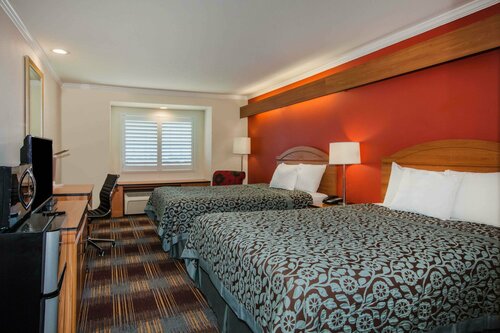 Гостиница Days Inn & Suites by Wyndham Antioch в Антиоке