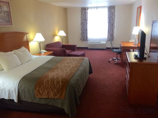 Фото Comfort Inn & Suites Chesapeake - Portsmouth