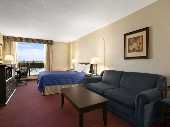 Фото Ramada by Wyndham Lethbridge