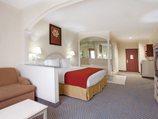 Фото Holiday Inn Express Hotel & Suites Lake Charles, an Ihg Hotel