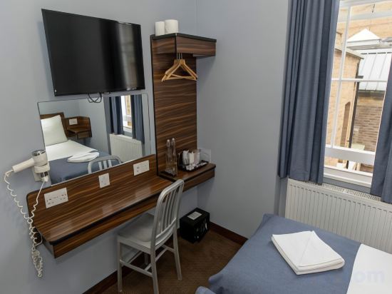 Фото The Angus Hotel