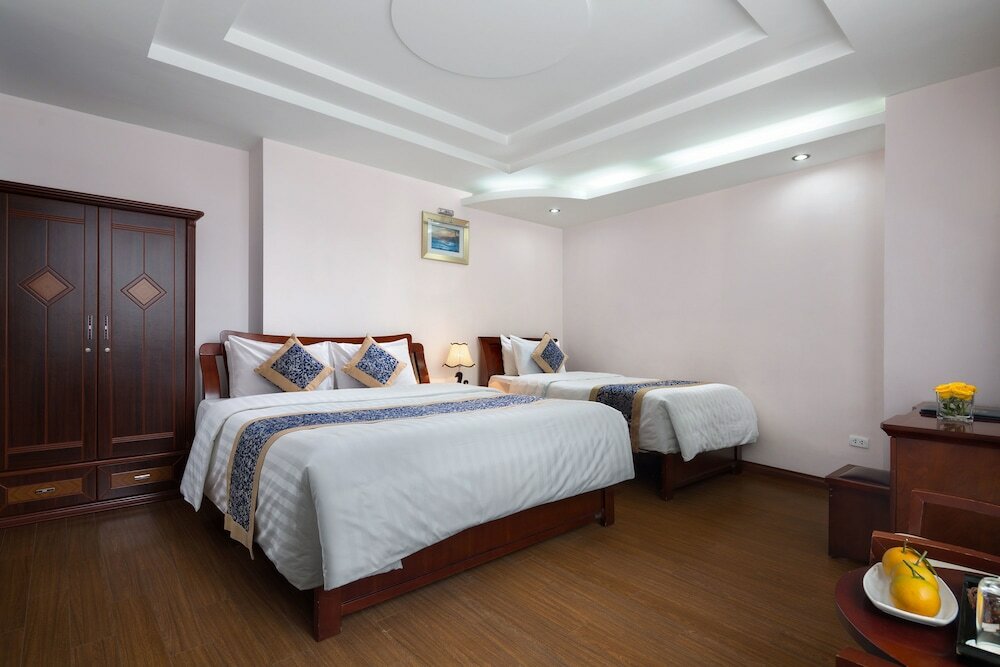 Фото Lakeside Palace Hotel