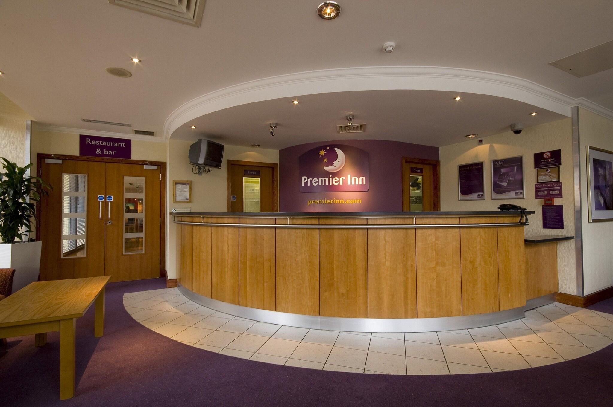 Фото Premier Inn Edinburgh Central hotel