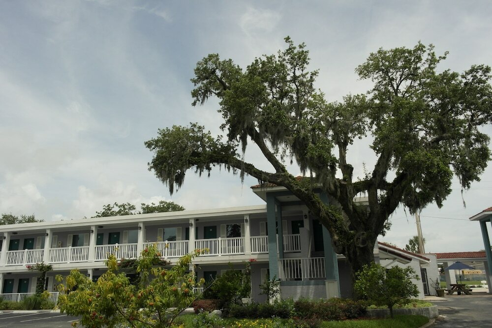 Фото Southern Oaks Inn