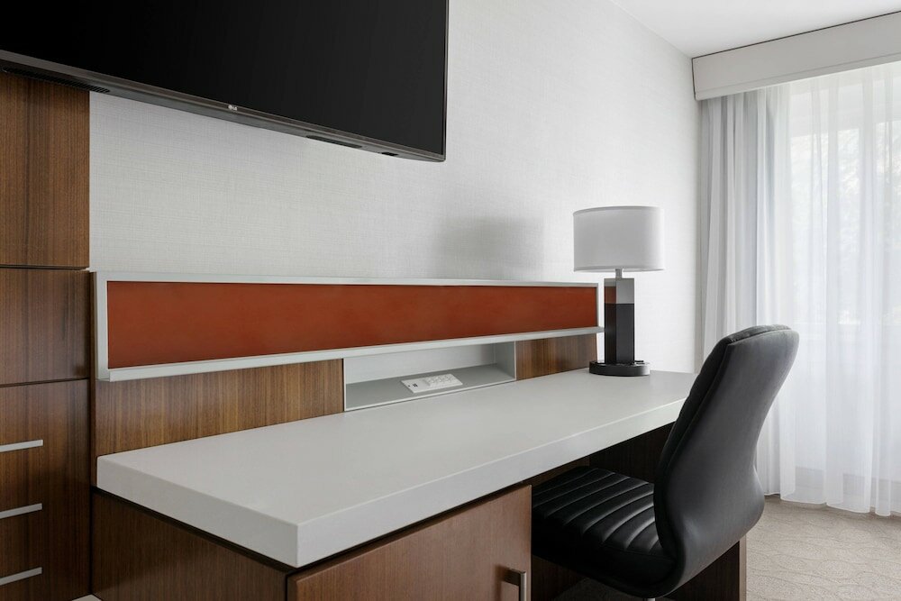 Фото Delta Hotels by Marriott Burlington