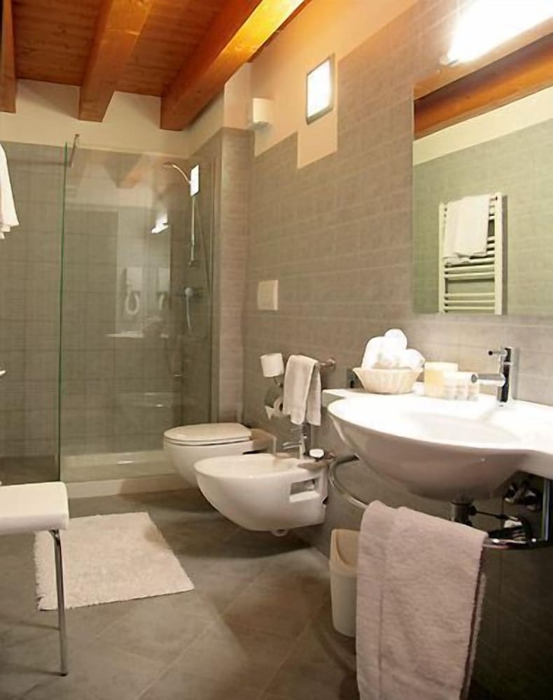 Фото Corte della Rocca Bassa