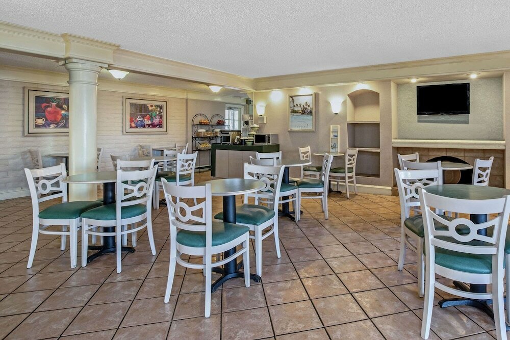 Фото La Quinta Inn by Wyndham Stockton
