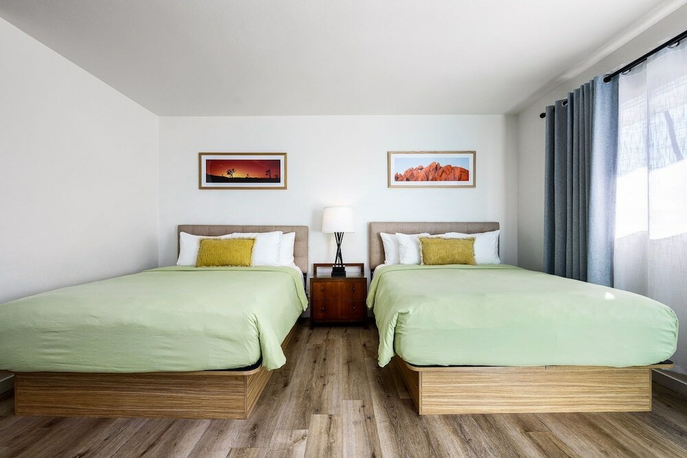 Фото Skylark Hotel