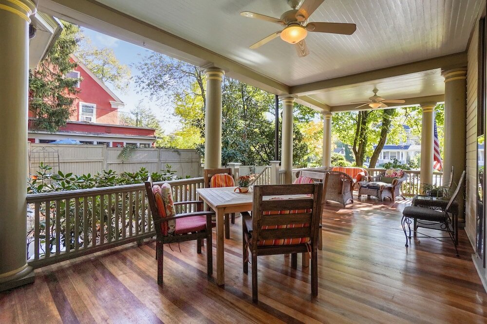 Фото The DeBary Inn