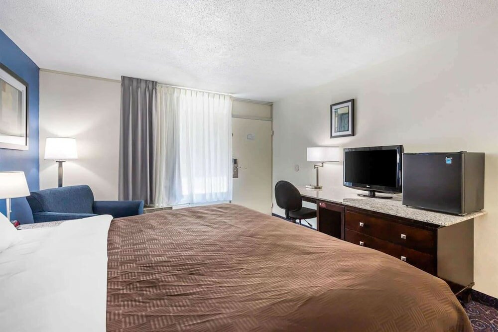 Фото Days Inn and Suites by Wyndham Oxford