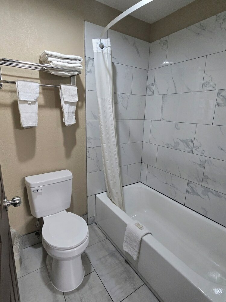 Фото Super 8 by Wyndham Kansas City