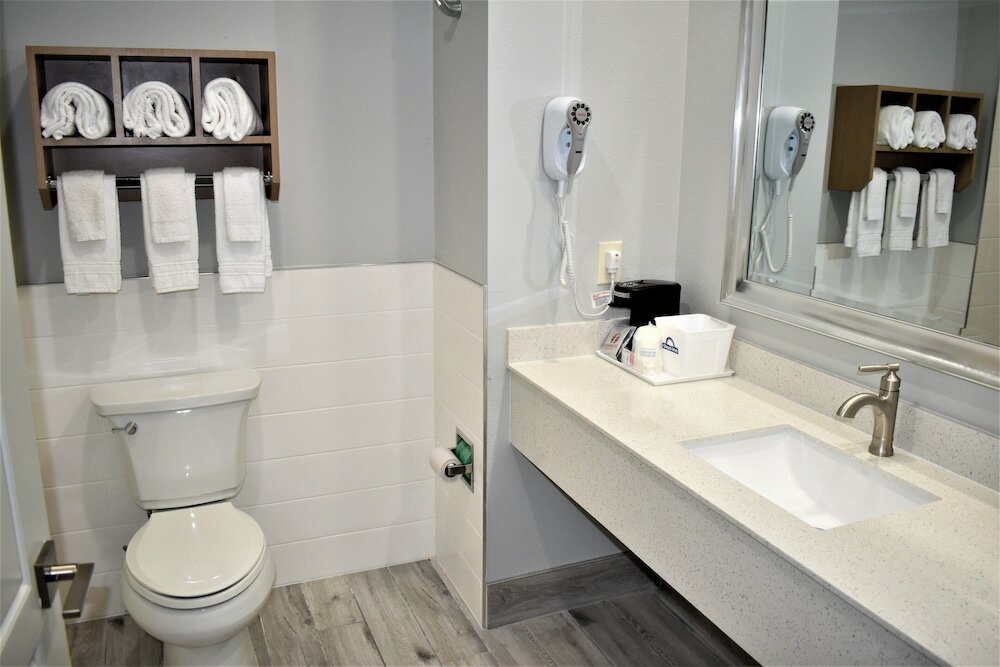 Фото Days Inn & Suites by Wyndham Downtown/University of Houston
