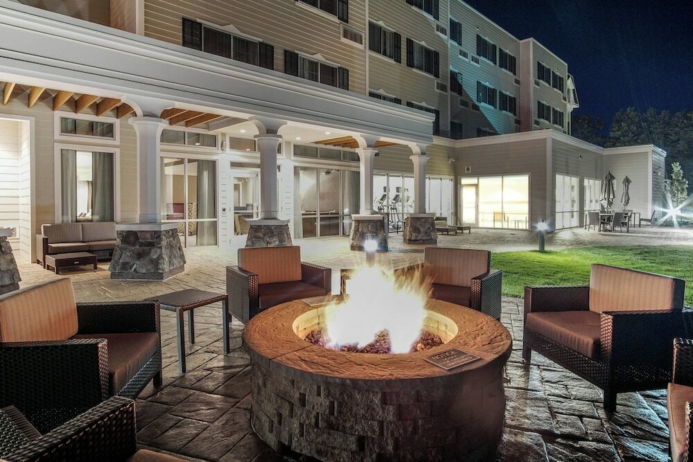 Фото Courtyard by Marriott Lenox Berkshires