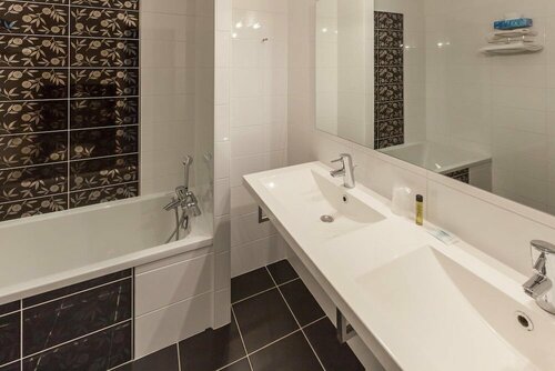 Гостиница Logis Hôtel Alienor в Лангоне