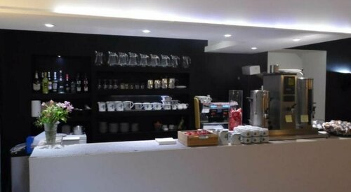 Гостиница Hôtel Le Mistral в Порто-Веккио