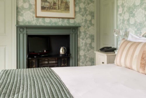 Гостиница The Ancient Gatehouse Hotel в Уэлсе