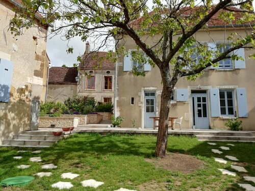 Гостиница L'auberge de Treigny в Коне-Куре-сюре-Луаре