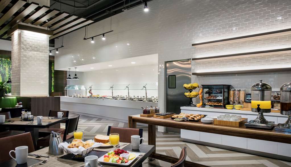Фото Doubletree by Hilton Hotel Miami Airport & Convention Center