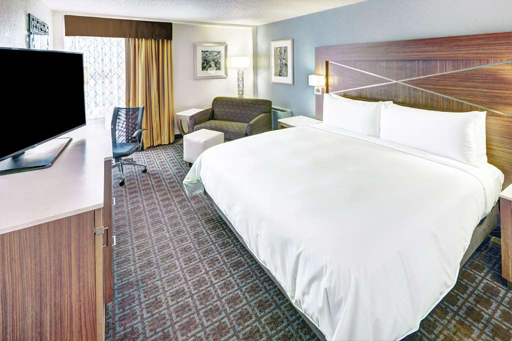 Фото DoubleTree by Hilton Milwaukee Downtown