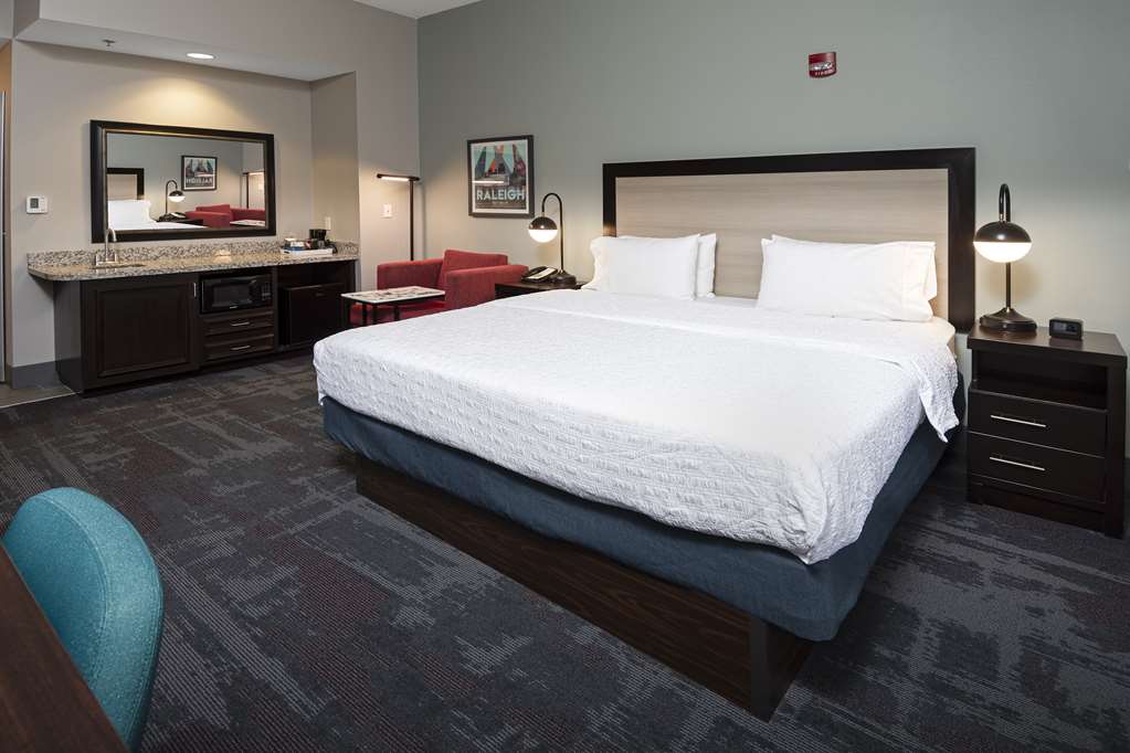 Фото Hampton Inn & Suites Raleigh Downtown
