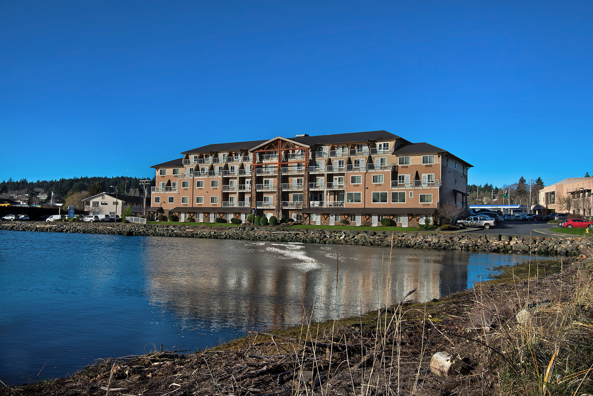 Фото Oxford Suites Silverdale